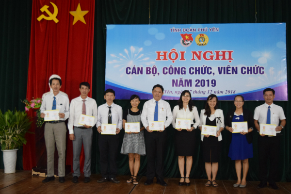 Các cá nhân công nhận danh hiệu “Chiến sĩ thi đua cấp cơ sở” năm 2018.