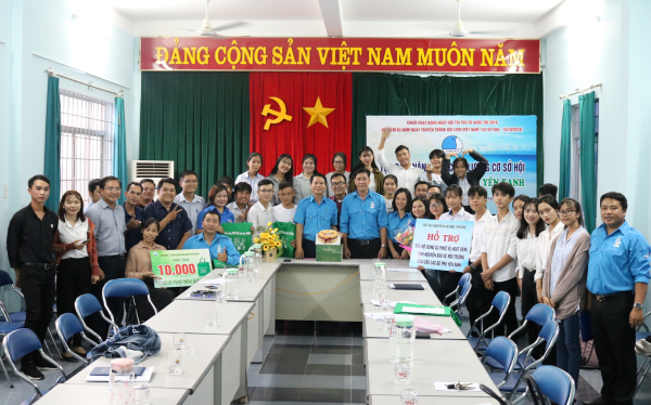 Các cán bộ Hội, hội viên, thanh niên tọa đàm kỷ niệm 63 năm Ngày truyền thống của Hội LHTN Việt Nam.