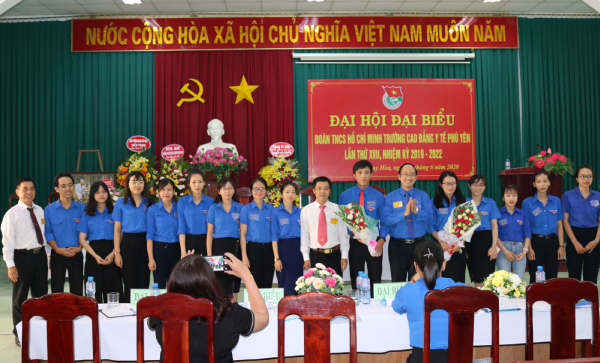 Ban Chấp hành Đoàn trường khóa XVII, nhiệm kỳ 2019-2022 ra mắt tại đại hội. 