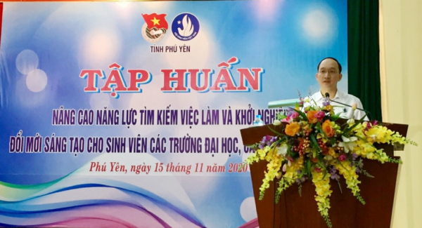 Đ/c Trần Minh Trí - Phó Bí thư Tỉnh Đoàn, Chủ tịch Hội Sinh viên tỉnh phát biểu tại chương trình.