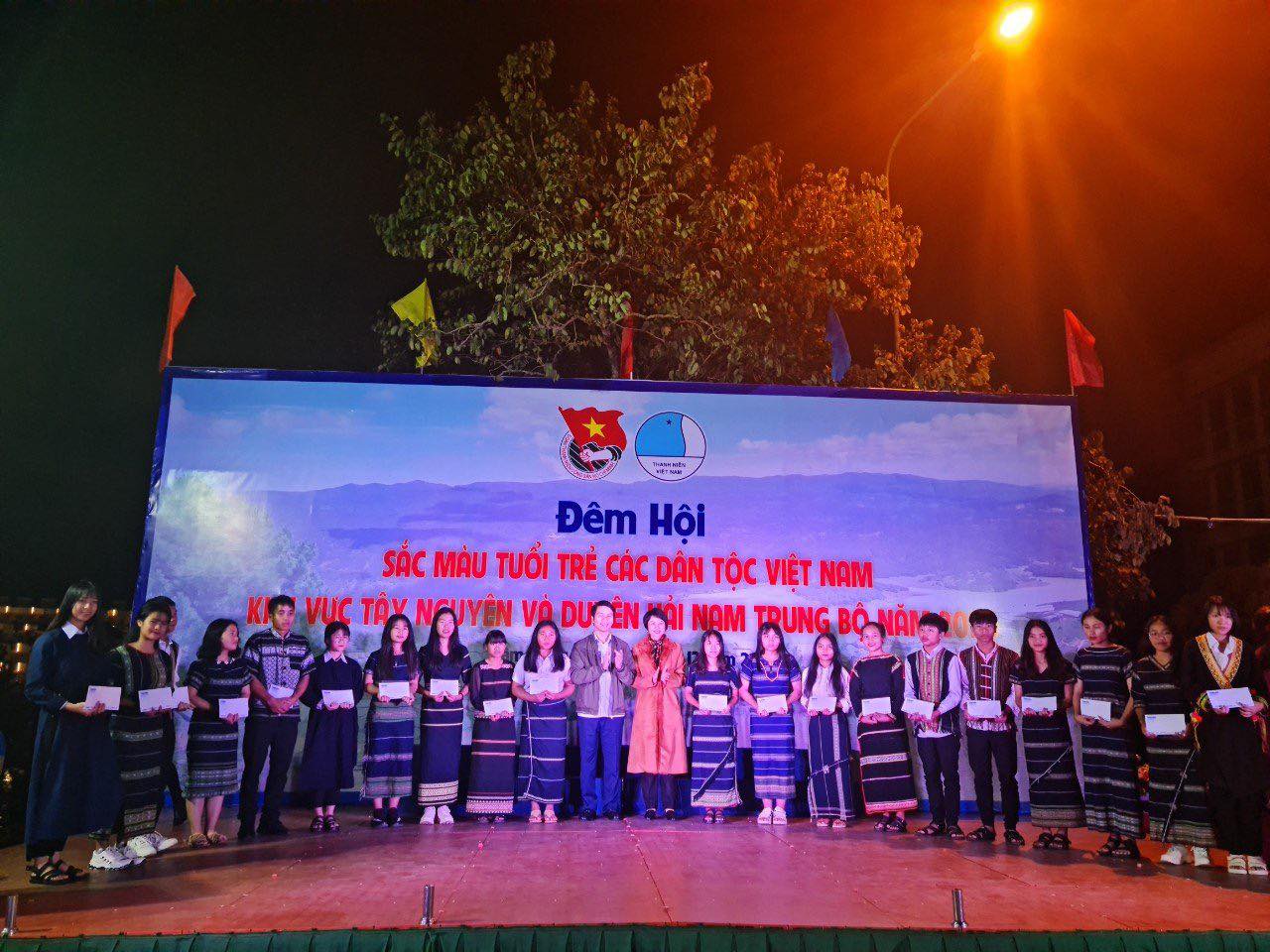 Trung ương Hội LHTN Việt Nam trao “Học bổng Nguyễn Thái Bình” cho 20 em học sinh Trường Phổ thông Dân tộc nội trú - Trung học phổ thông tỉnh Lâm Đồng.