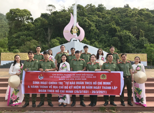 Chi đoàn tổ chức sôi nổi các buổi sinh hoạt gắn với chủ điểm “Tự hào Đoàn TNCS Hồ Chí Minh”.