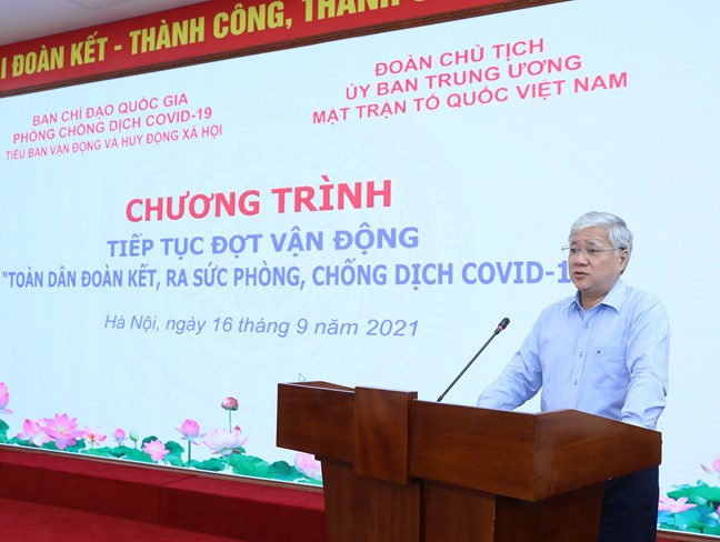 Chủ tịch Ủy ban Trung ương MTTQ Việt Nam Đỗ Văn Chiến đọc thư kêu gọi.