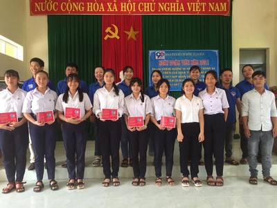 Lễ kết nạp Đoàn viên mới nhân “Ngày Đoàn viên” năm 2021 tại xã Đoàn An Dân.