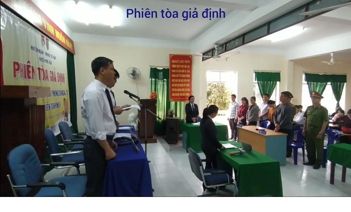 Quang cảnh “Phiên tòa giả định”.