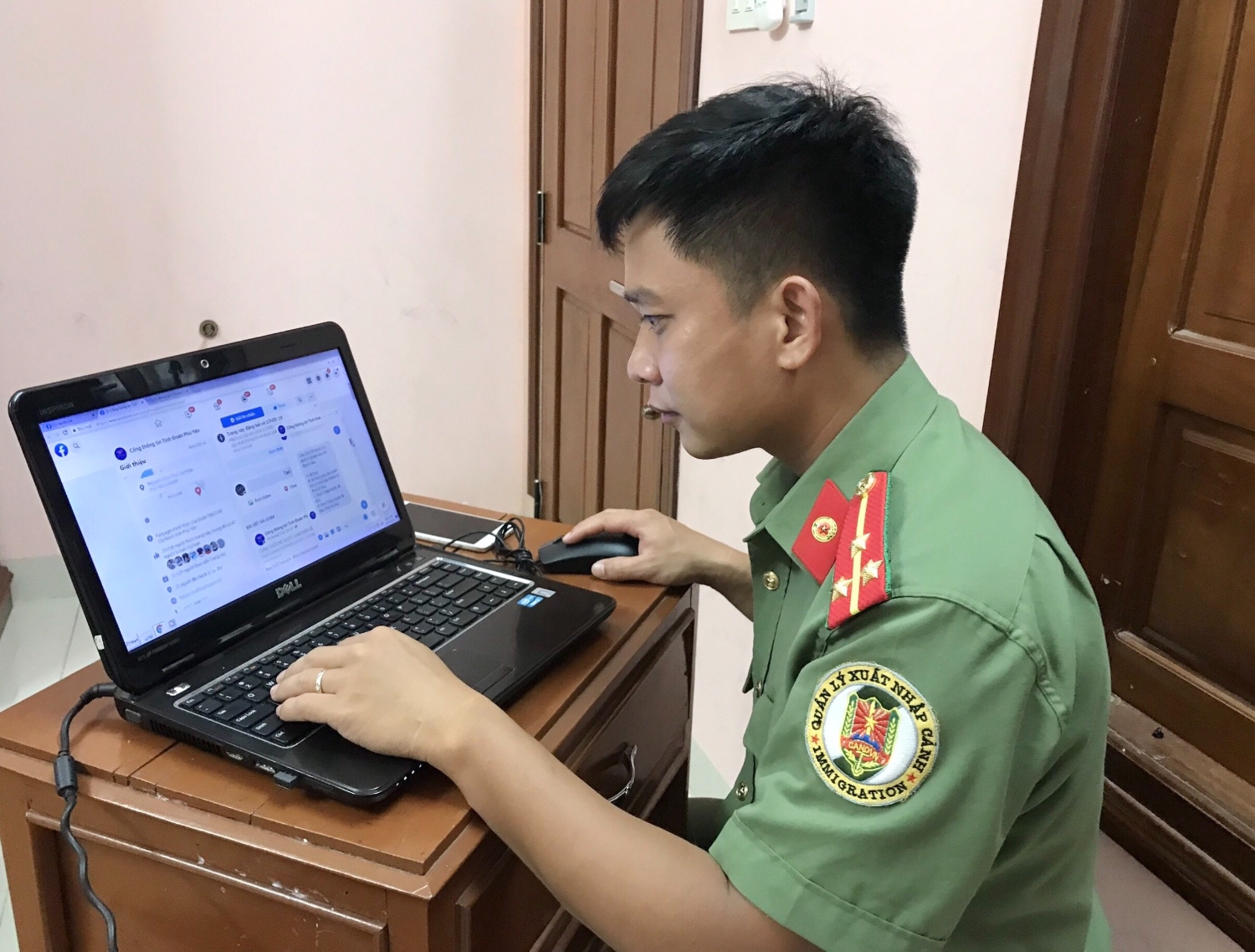 Học viên tham gia tập huấn trực tuyến thông qua hình thức làm bài trắc nghiệm đánh giá năng lực về nghiệp vụ công tác Đoàn qua hệ thống chatbot trên ứng dụng Facebook Messenger Cổng thông tin Tỉnh Đoàn Phú Yên.