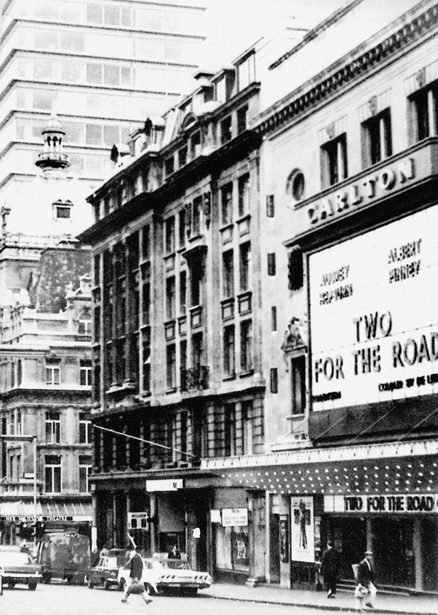 Khách sạn Carlton ở London (Anh), nơi người thanh niên yêu nước Nguyễn Tất Thành làm việc trong thời gian sống ở nước Anh năm 1914. (Ảnh: Tư liệu/TTXVN phát)