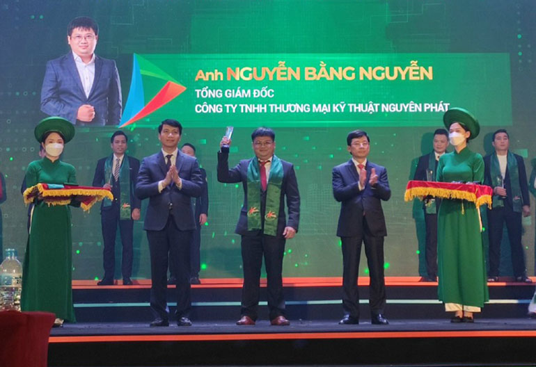 Doanh nhân Nguyễn Bằng Nguyễn được vinh danh ở lễ trao danh hiệu tại Hà Nội. Ảnh: CTV