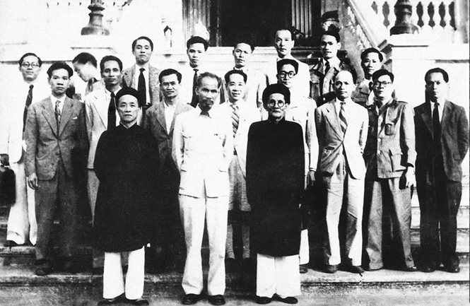 Chính phủ nước Việt Nam Dân chủ Cộng hòa coi trọng và sử dụng nhiều người tài. Ảnh tư liệu