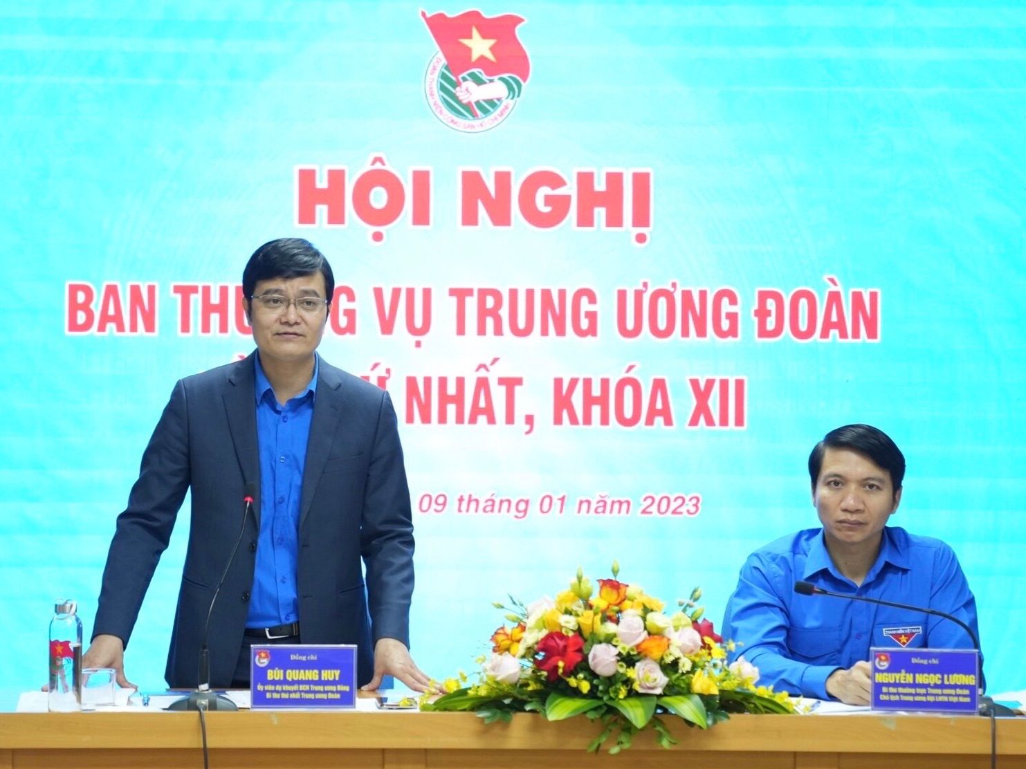 Anh Bùi Quang Huy và anh Nguyễn Ngọc Lương chủ trì hội nghị.