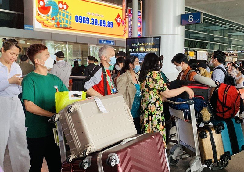 Những ngày đầu năm 2023, sân bay Tân Sơn Nhất, Thành phố Hồ Chí Minh đón nhiều Việt kiều về quê ăn Tết.