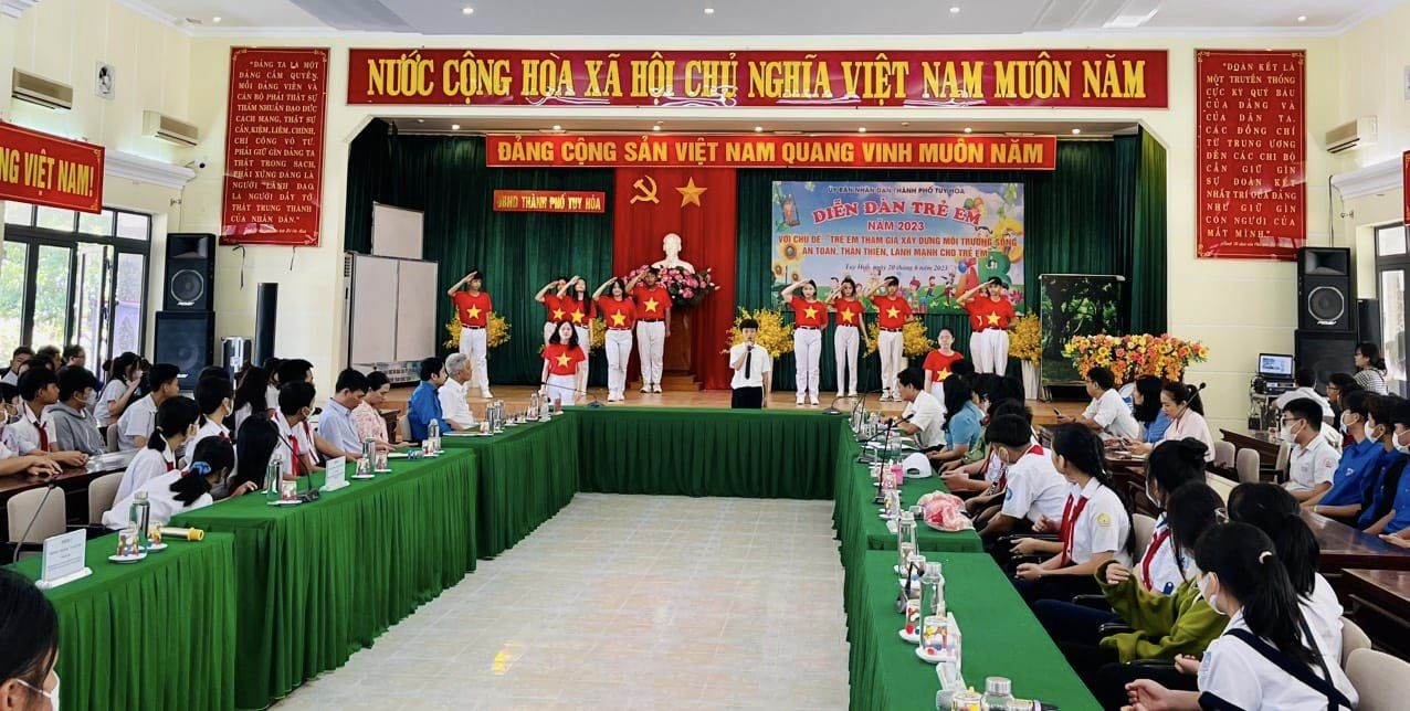 Quang cảnh diễn đàn.