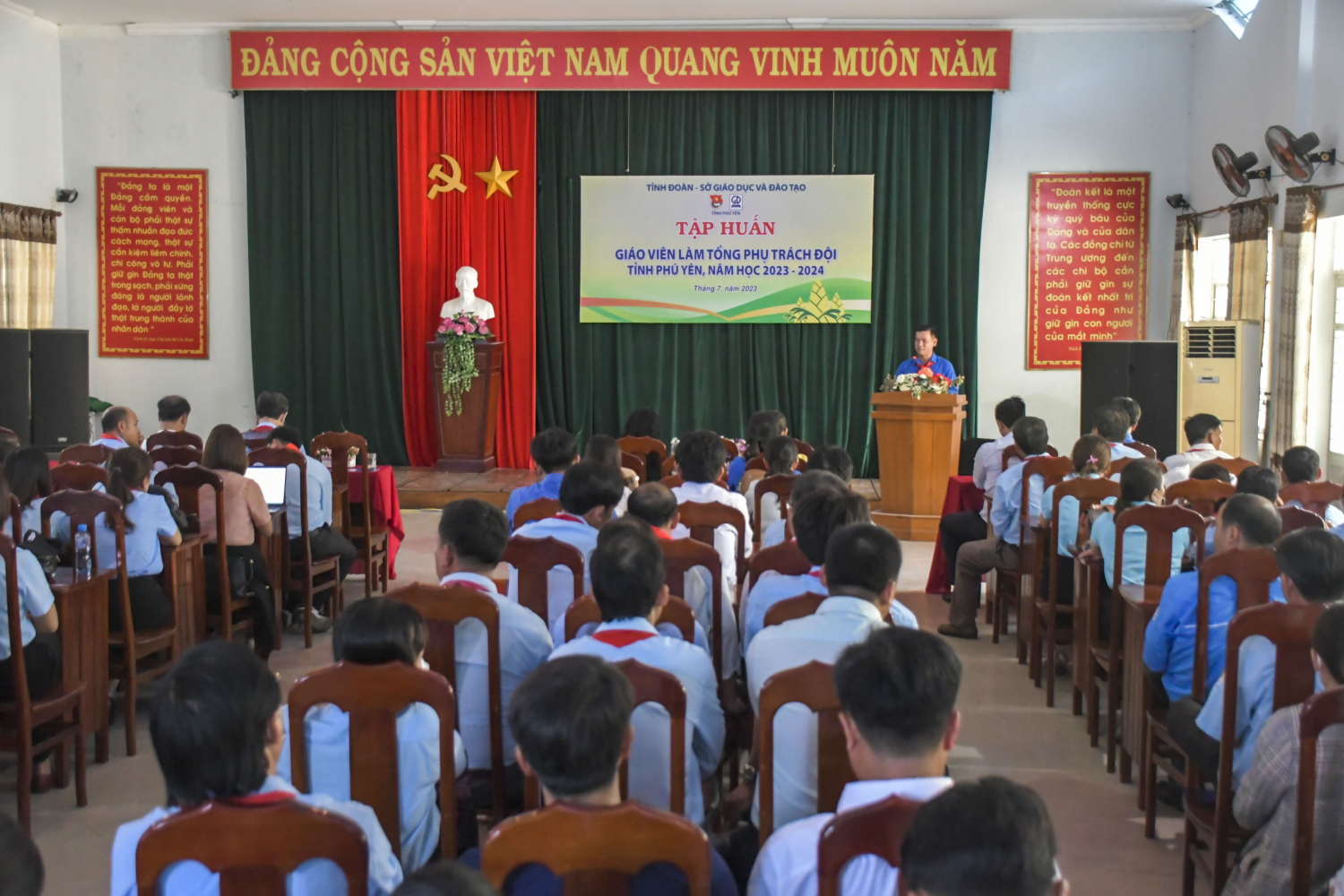 Quang cảnh tập huấn.