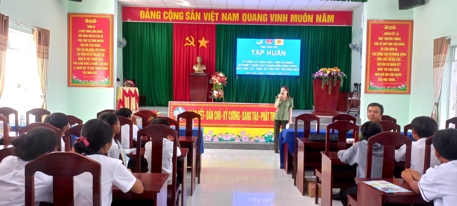 Quang cảnh tập huấn.