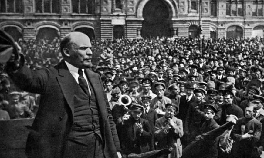 Lãnh tụ V.I.Lênin diễn thuyết ở Quảng trường Đỏ, Moscow năm 1917.