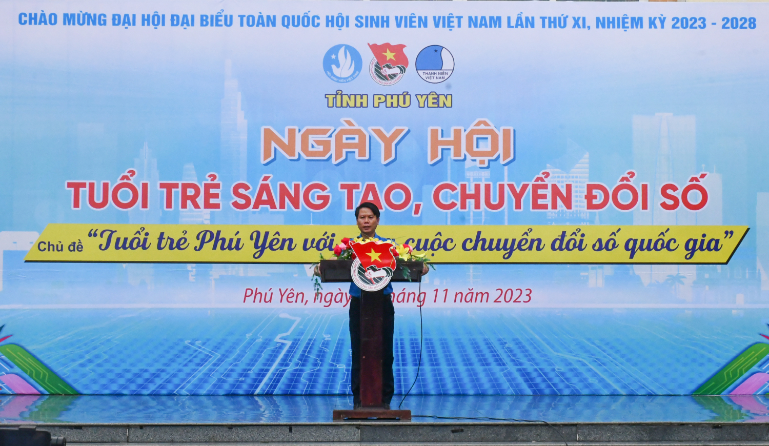 Đồng chí Lương Minh Tùng, Bí thư Tỉnh Đoàn, Chủ tịch Hội LHTN Việt Nam tỉnh phát biểu tại Ngày hội.