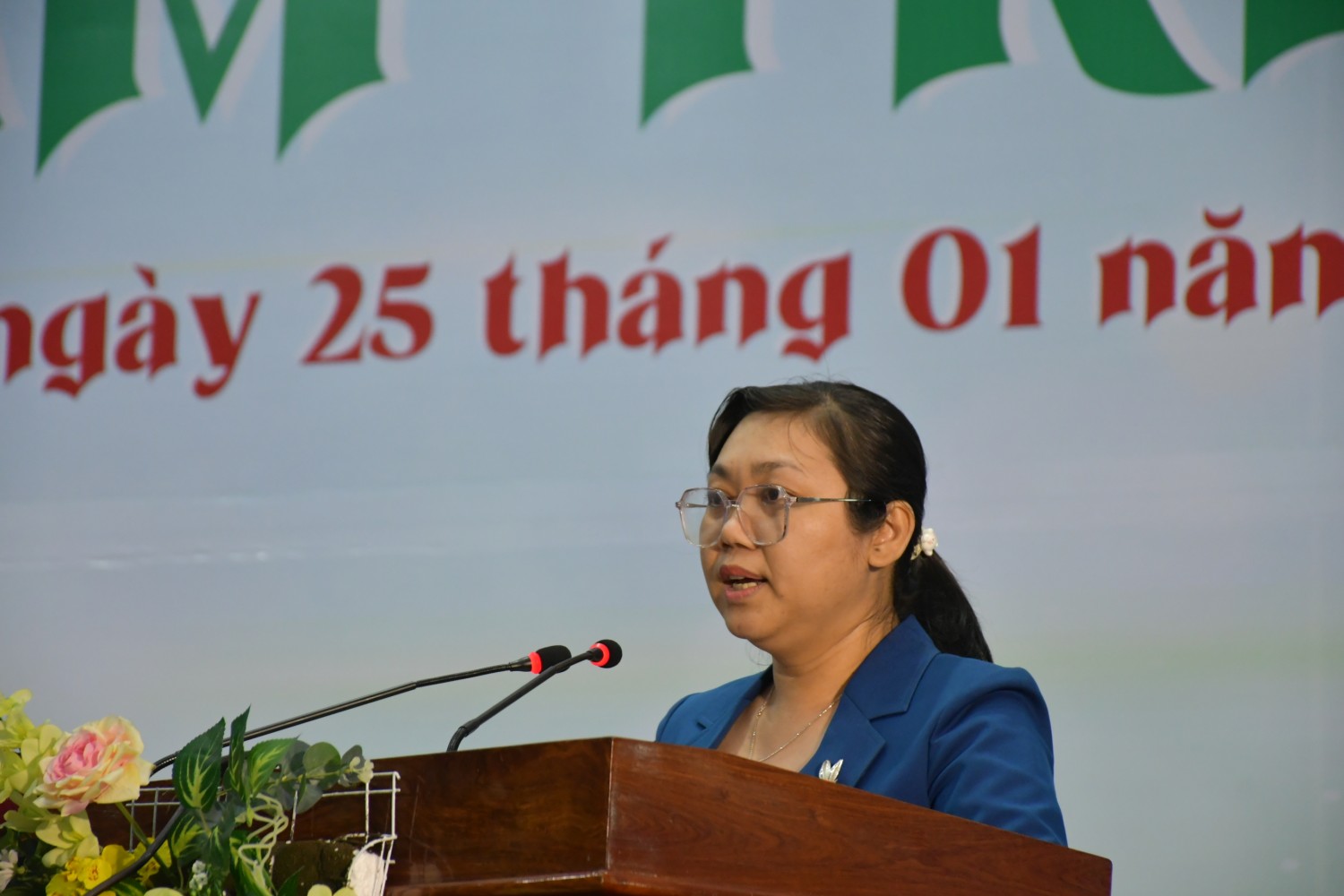 bà Nguyễn Thị Hương, Ủy viên Ban Biên tập Báo Tuổi Trẻ phát biểu tại chương trình