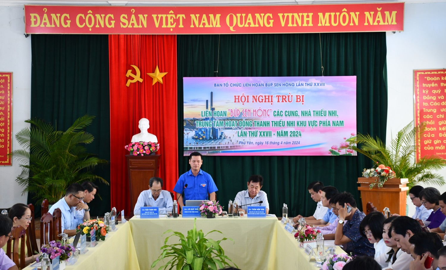 QUANG CẢNH HỘI NGHỊ