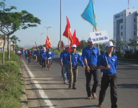 Tham-gia-hanh-quan-da-ngoai-tren-cac-truc-duong-chinh-TP-Tuy-Hoa.jpg