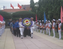 VTN-tham-gia-dang-h-ng-va-t-ng-hoa-t-i-Ngh-a-trang-li-t-s-t-nh-Phu-Yen.jpg